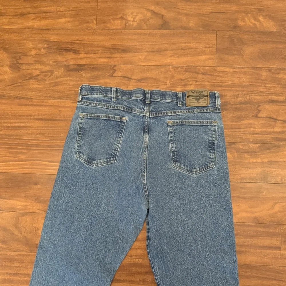 Men's Wrangler Blue Jeans - Picture 8 of 12